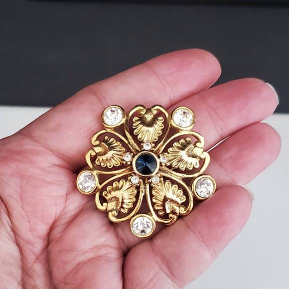 VTG Avante Brooch Gold Tone Clear Rhinestones with Blue Center Stone Signed 60's - Picture 2 of 6